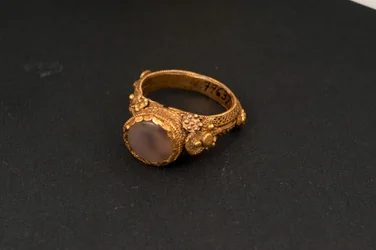 Anello (oro e diaspro)